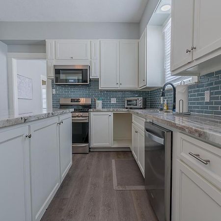 Uptown Cottage Newly Updated Home Near The Strand Galveston Harbor And Utmb Exterior photo