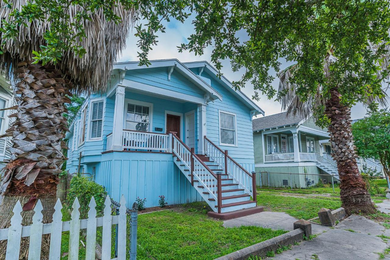 Uptown Cottage Newly Updated Home Near The Strand Galveston Harbor And Utmb Exterior photo