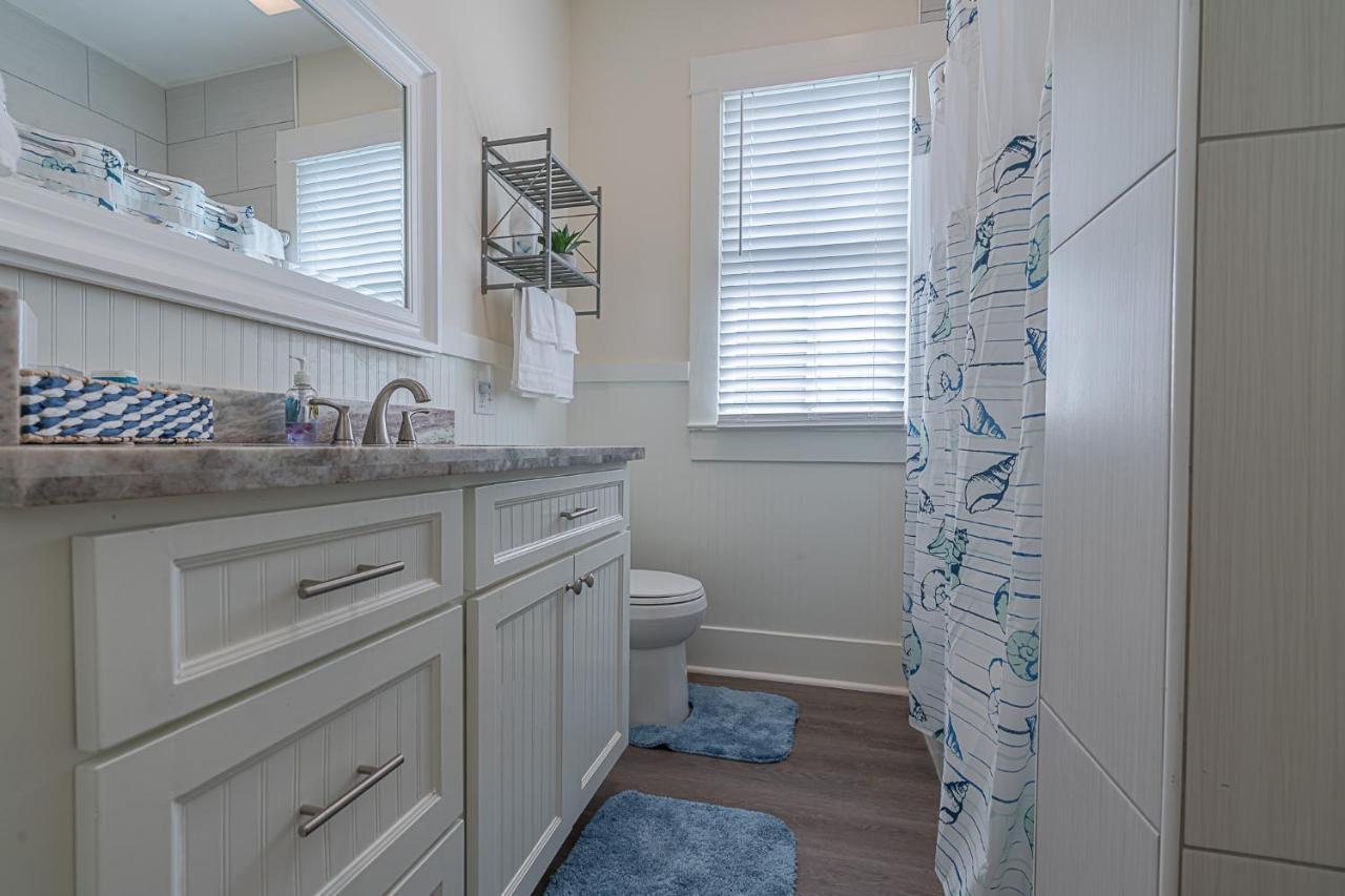 Uptown Cottage Newly Updated Home Near The Strand Galveston Harbor And Utmb Exterior photo